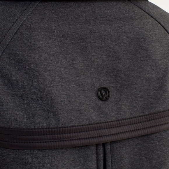 Lululemon Coco Softshell Black/Grey Jacket - Size 4 - Water & Wind Resistant - Picture 4 of 9